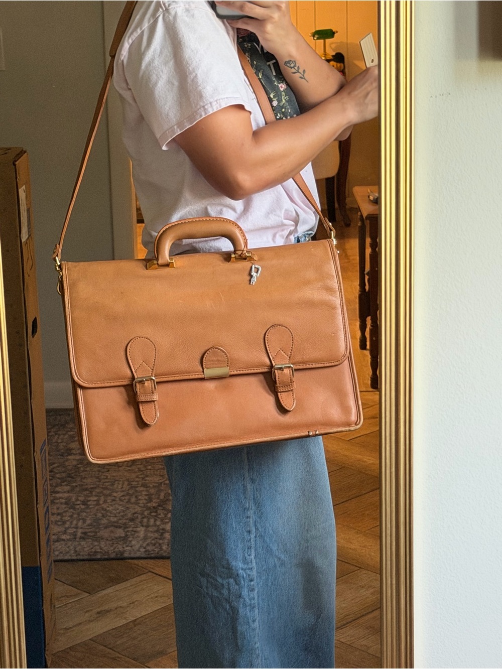 Classic Tan Leather Briefcase with Adjustable Shoulder Strap